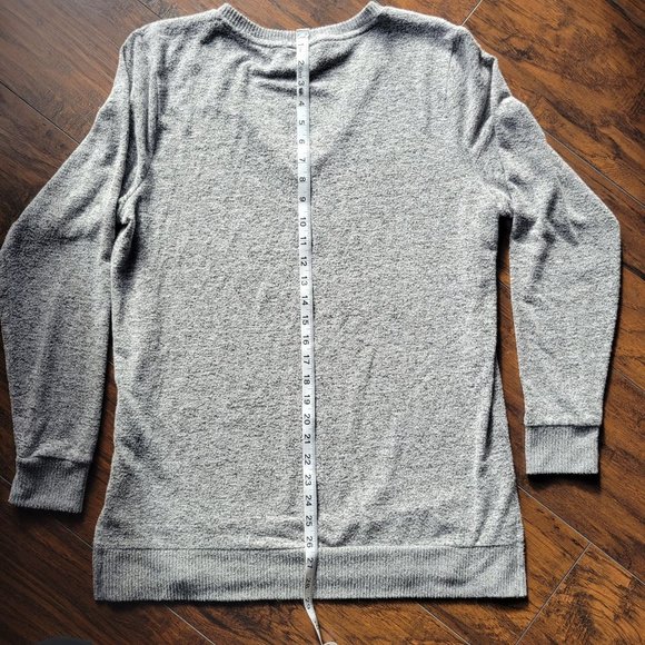 Lucky Brand Womans Heather Gray Flowy Soft V-Neck Long Sleeves Sweater Pullover - Picture 7 of 8